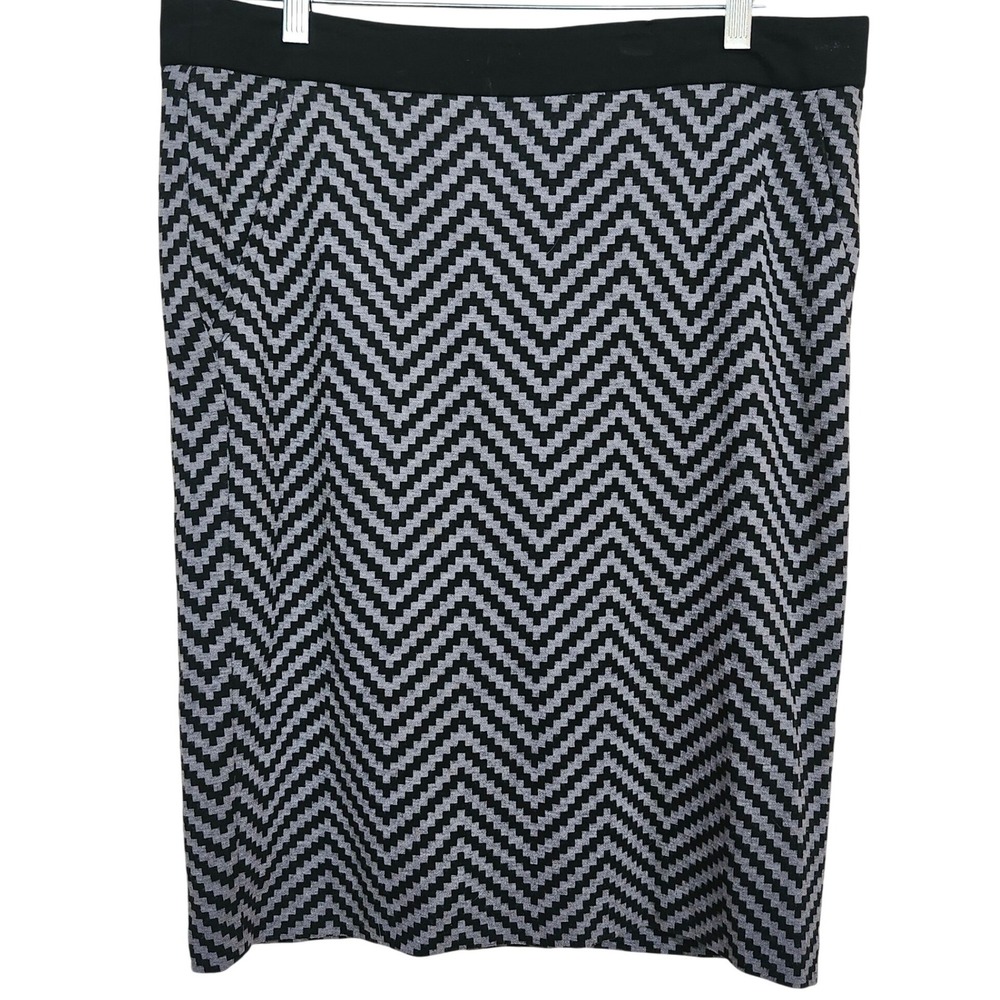 Trina Turk Chevron Pencil Skirt Womens 10 Black Gray Wool Blend Mod Geometric